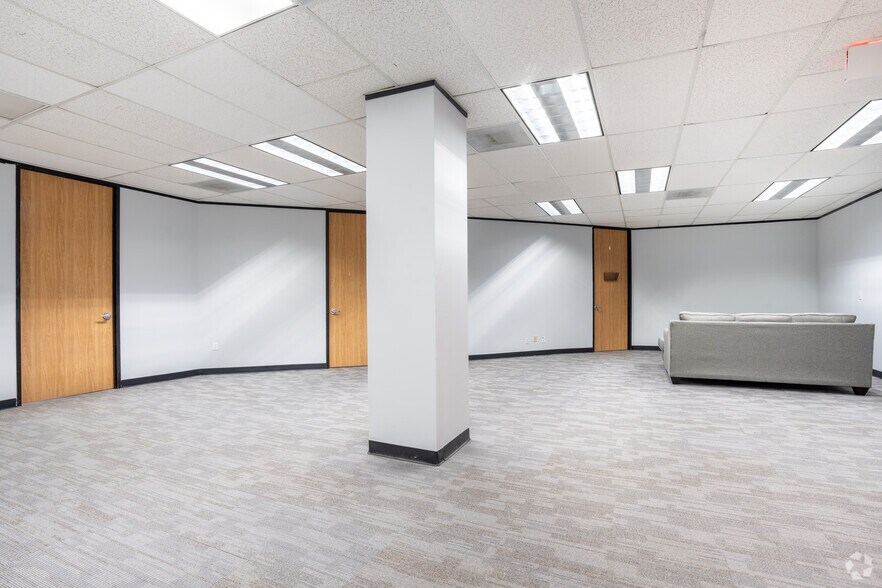 More Photos Of 397 N Sam Houston Pky E, Houston Office For Sale