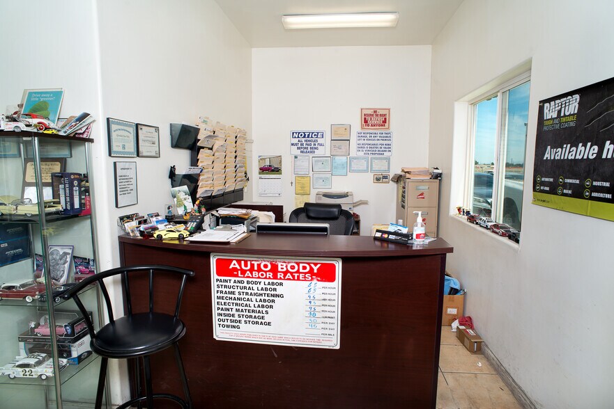 More Photos Of 39006 20th St E, Palmdale Auto Repair For Lease
