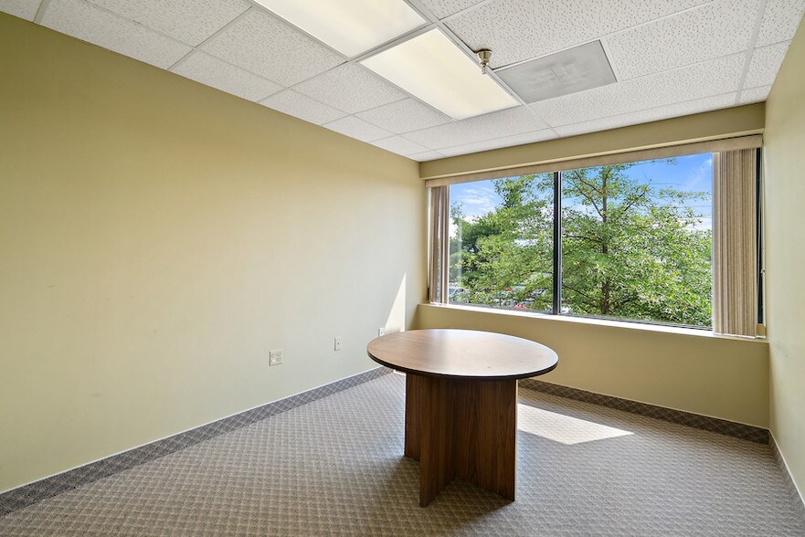 More Photos Of 14325 Willard Rd, Chantilly Office For Lease