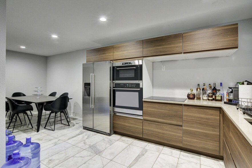 More Photos Of 3013 W Sahara Ave, Las Vegas Storefront Retail Office For Sale