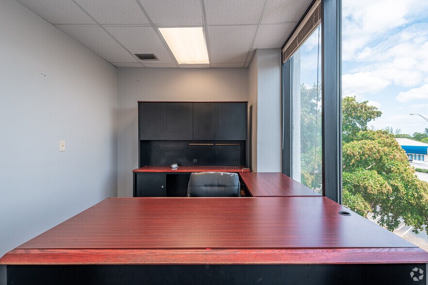 More Photos Of 9600 W Sample Rd, Coral Springs Office For Lease