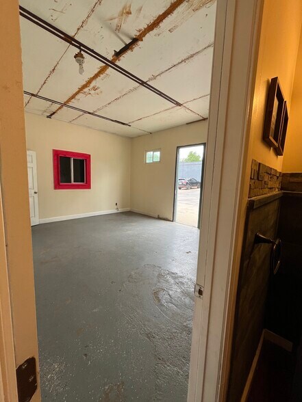 More Photos Of 513 Thompson Ln, Austin Flex For Lease