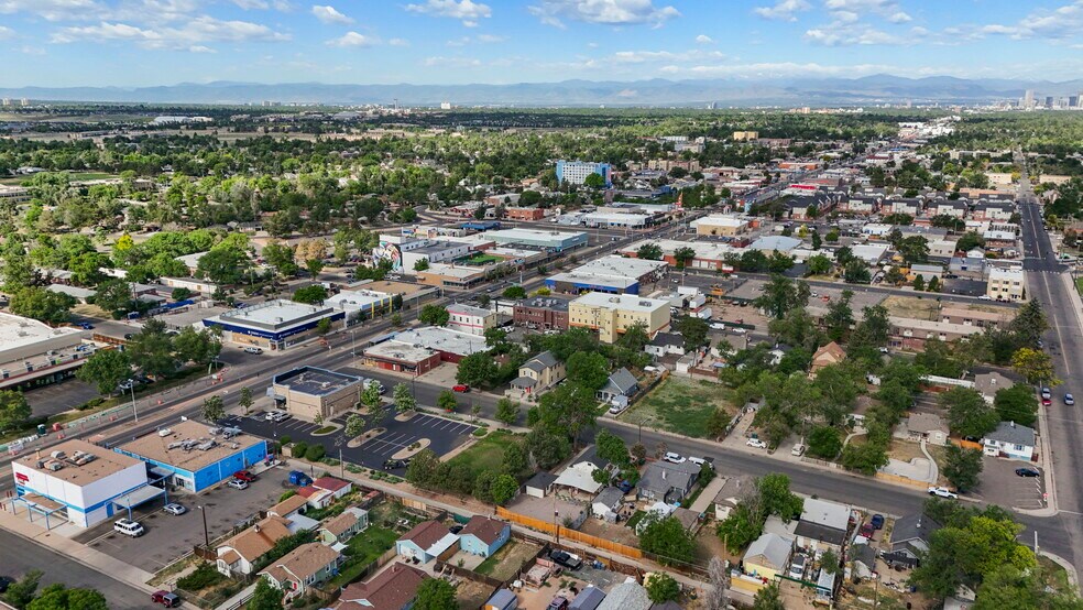 More Photos Of 1530 Geneva St, Aurora General Retail For Sale