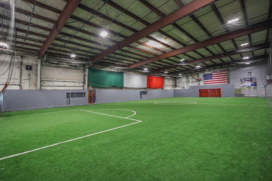 More Photos Of 85-125 Hankes Ave, Aurora Warehouse For Sale