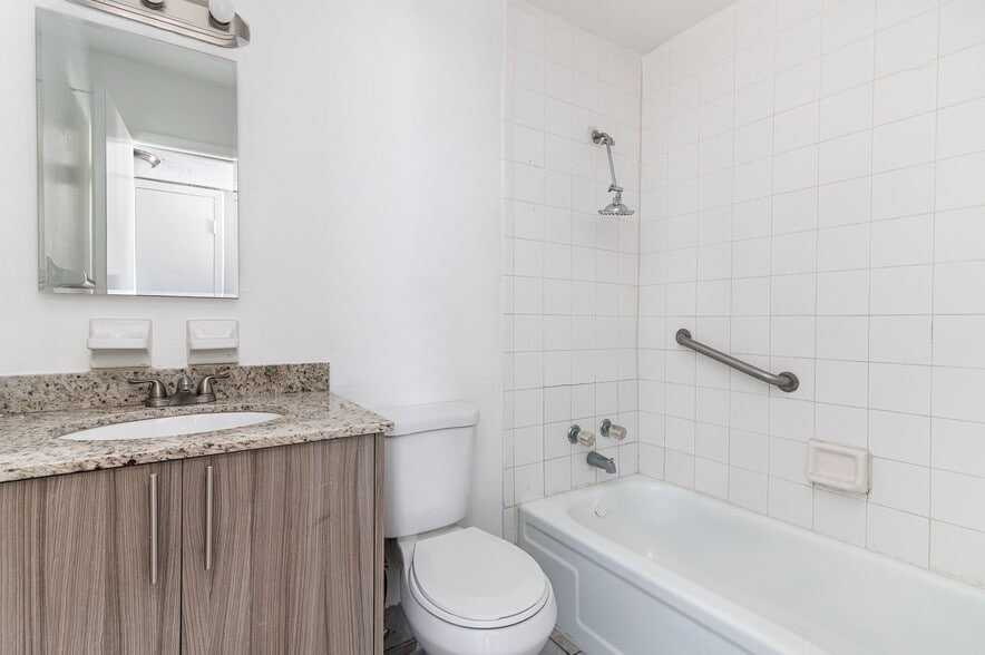 More Photos Of 999 W Prospect Rd, Oakland Park Apartments For Sale