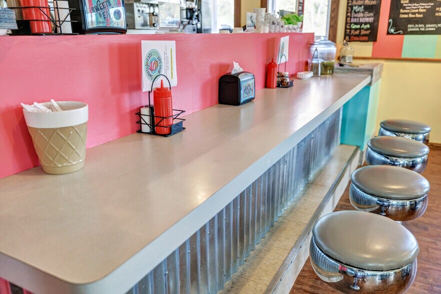 More Photos Of 2630 School Ln, Suamico Restaurant For Sale