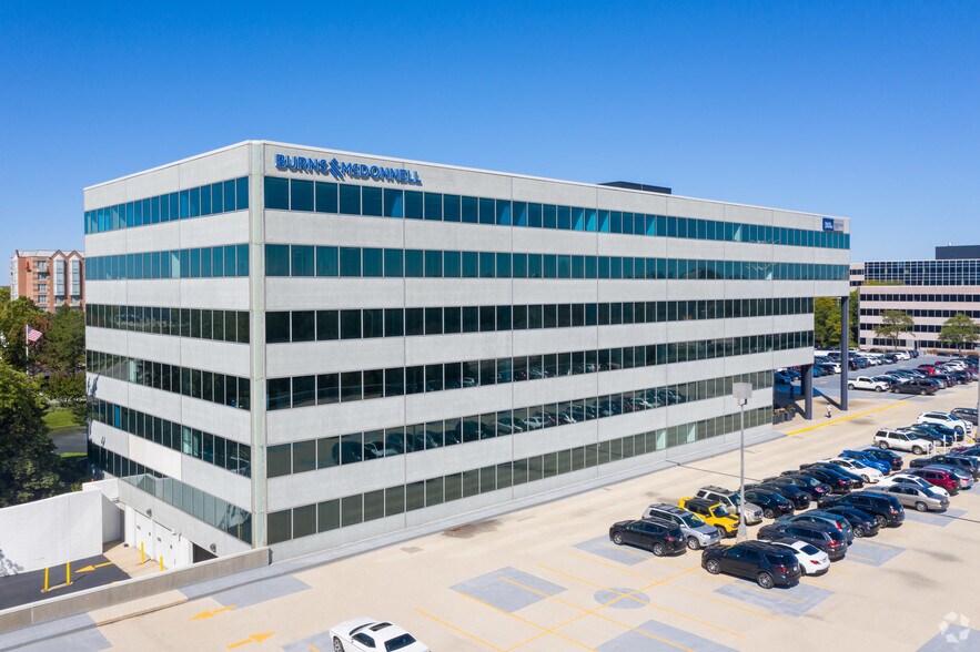 More Photos Of 1431 Opus Pl, Downers Grove Office For Lease