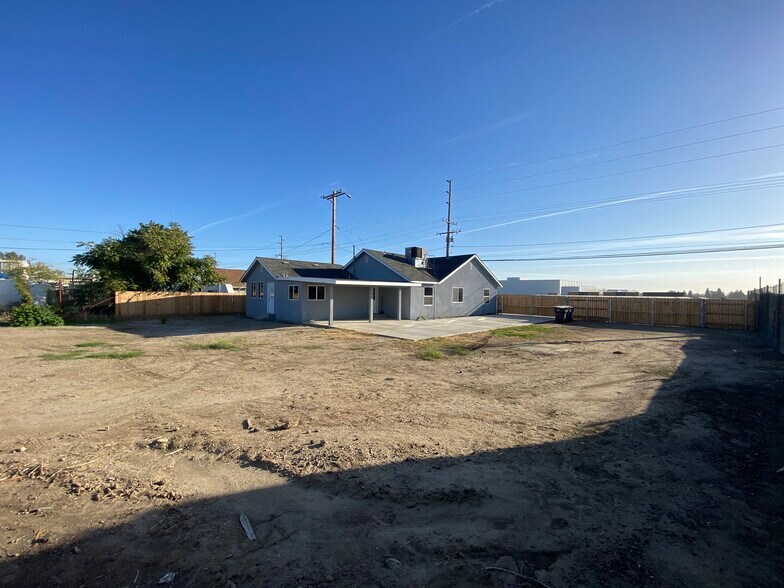 More Photos Of 1679 S O St, Tulare Light Manufacturing For Lease