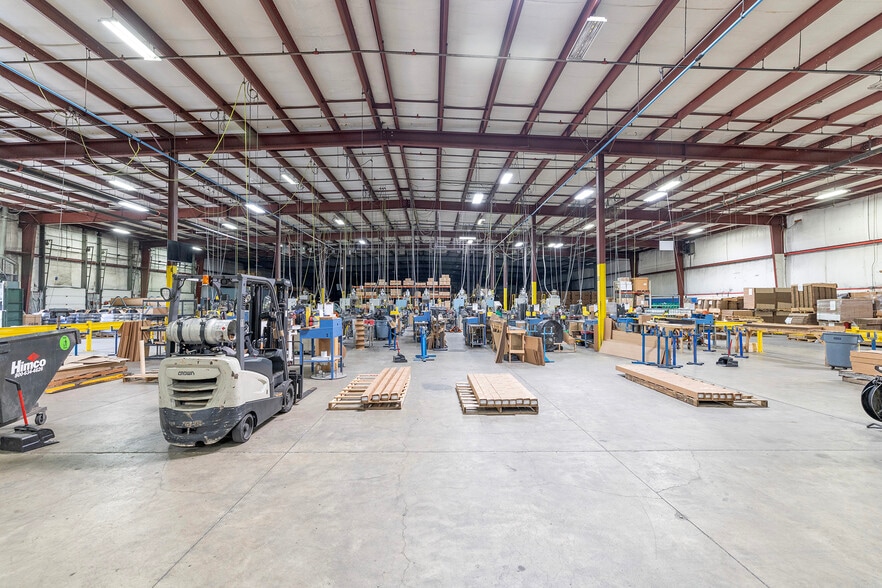More Photos Of 1000 Sako Ct, Elkhart Warehouse For Lease