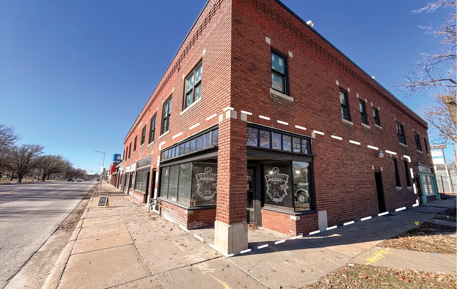 More Photos Of 2320-2330 E Douglas Ave, Wichita Restaurant For Lease