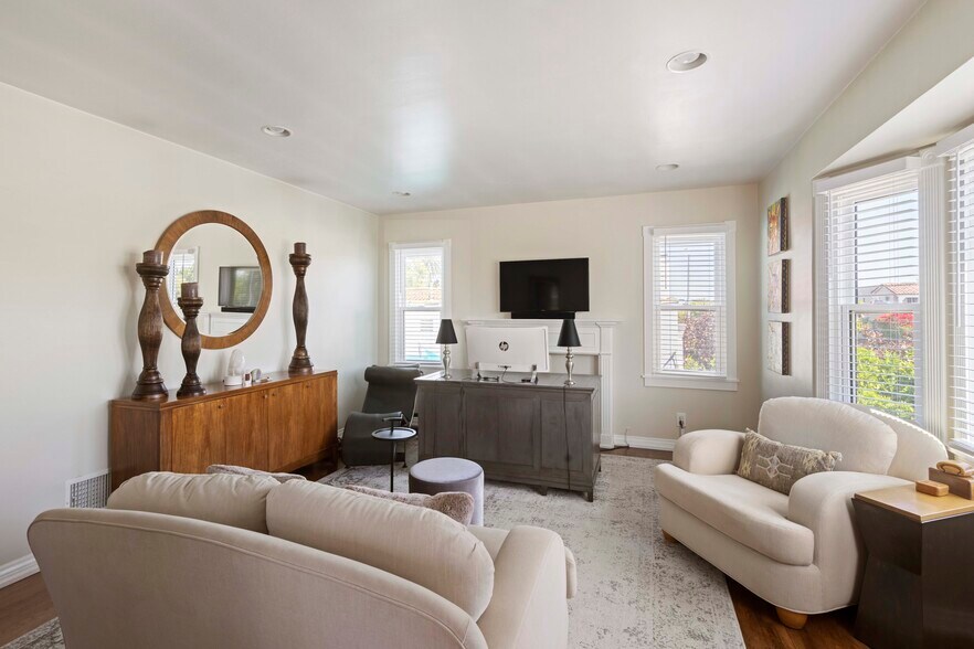 More Photos Of 1569 S Orange Grove Ave, Los Angeles Apartments For Sale