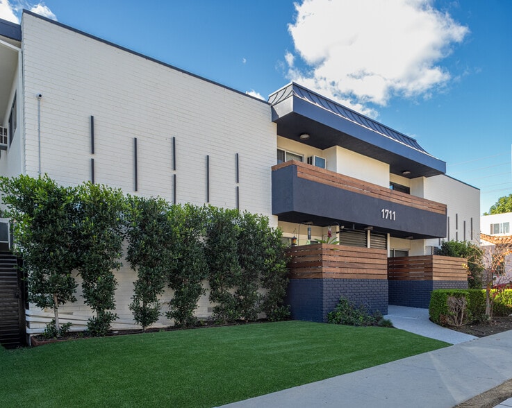 More Photos Of 1711 Granville Ave, Los Angeles Apartments For Sale