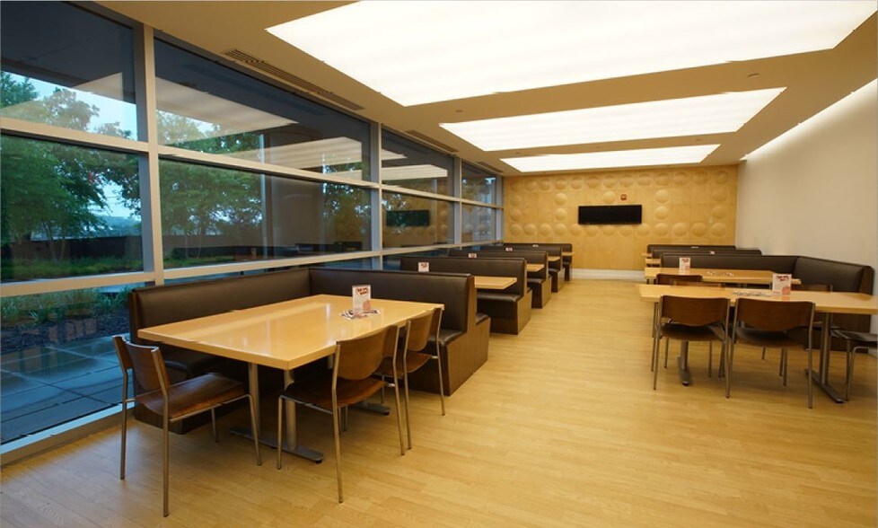 More Photos Of 1900 W Pl NE, Washington Office For Lease