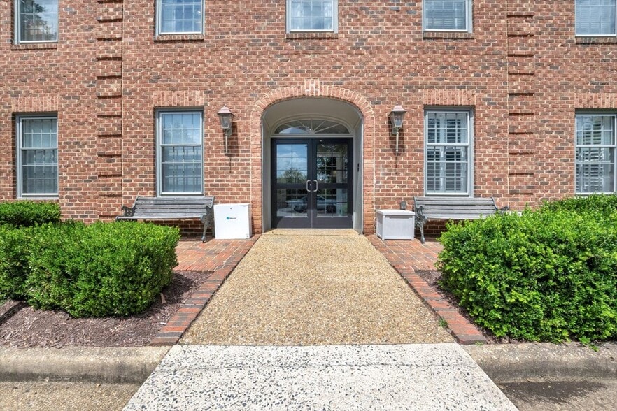 Primary Photo Of 410 Pine St SE, Vienna Office For Sale