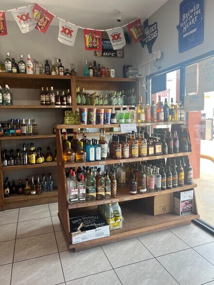 More Photos Of 1602 Corpus Christi St, Laredo General Retail For Lease