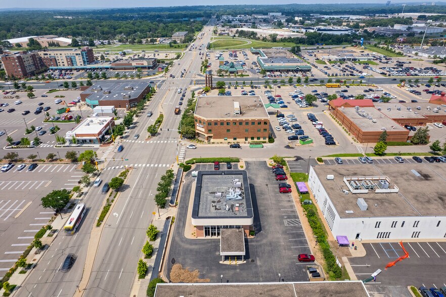 More Photos Of 500 W 98th St, Bloomington Bank For Lease