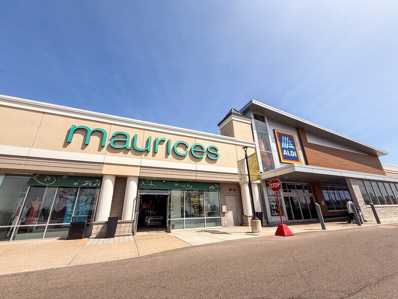 More Photos Of 9078 Highland Dr, White Lake Township Unknown For Lease