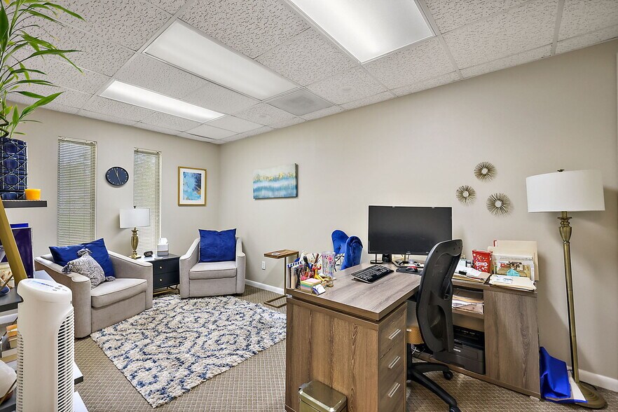 More Photos Of 609 W Montrose St, Clermont Office For Sale