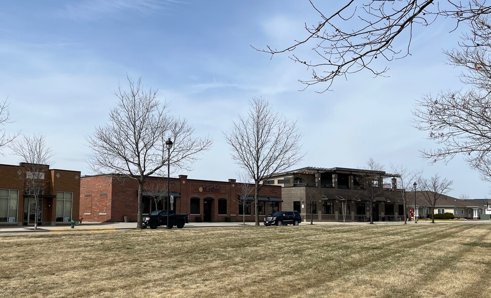 More Photos Of 2712 Stange Rd, Ames Storefront Retail Office For Lease