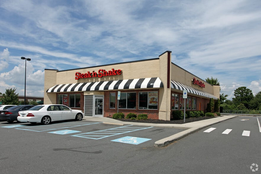 More Photos Of 1916-1930 Sardis Rd N, Charlotte Unknown For Lease