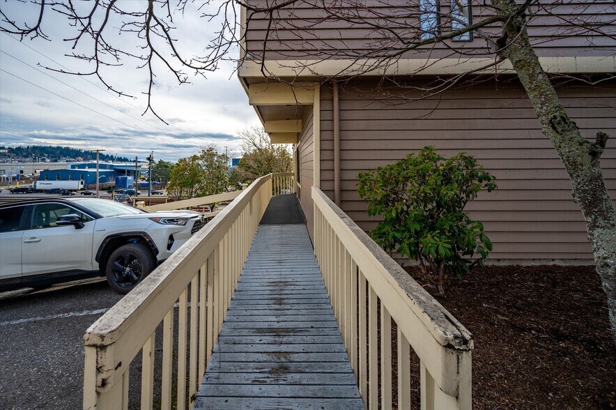 More Photos Of 1111 W Holly St, Bellingham Office For Lease