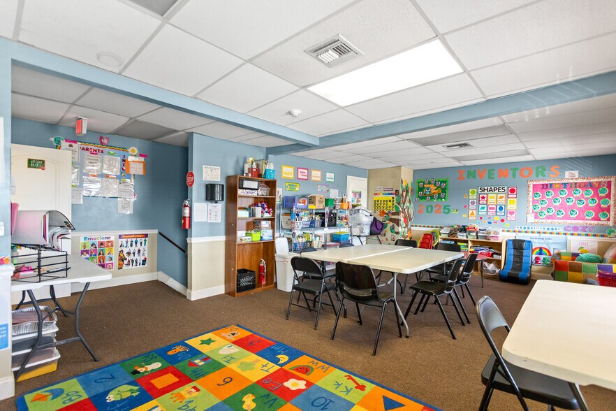 More Photos Of 2025 N Dixie Hwy, Pompano Beach Storefront Retail Office For Sale