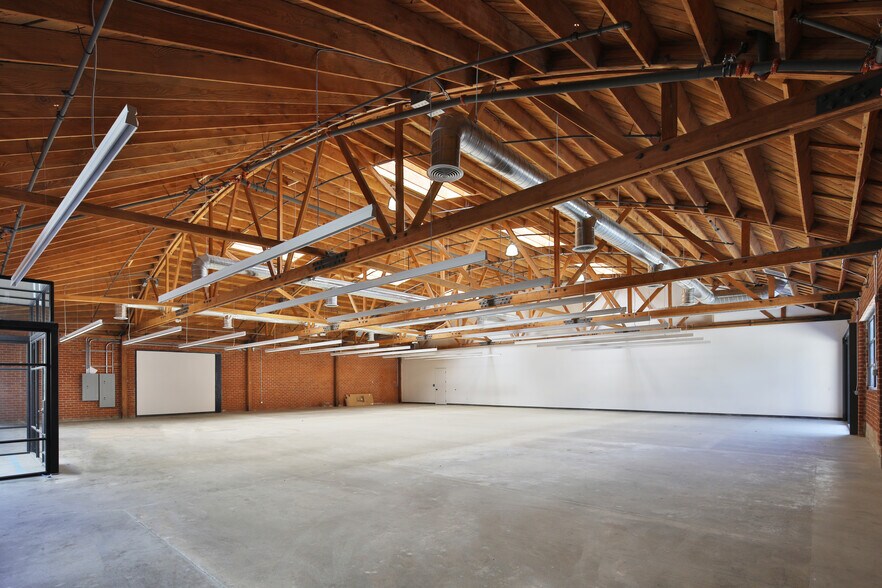 More Photos Of 8461-8463 Higuera St, Culver City Office For Lease