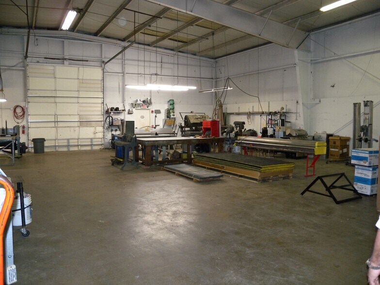 More Photos Of 720 W McNab Rd, Fort Lauderdale Manufacturing For Lease