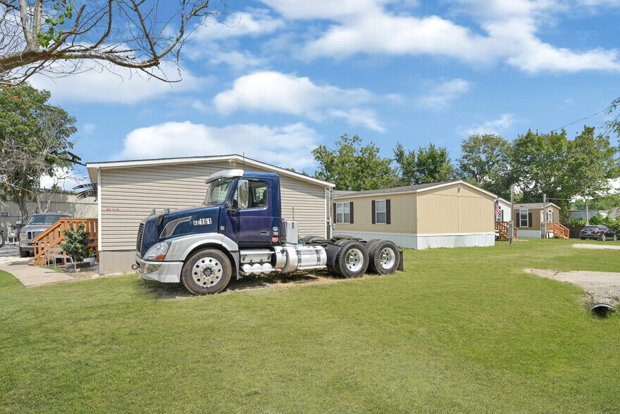 More Photos Of 8502 C E King Pky, Houston Apartments For Sale