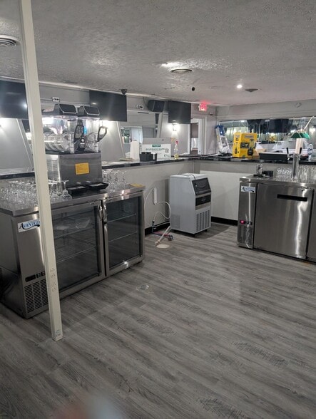 More Photos Of 6028 N Dixie Dr, Dayton Bar For Sale