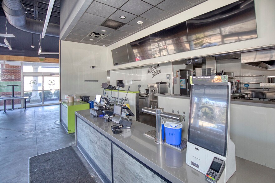 More Photos Of 6630 Mooretown Rd, Williamsburg Restaurant For Lease