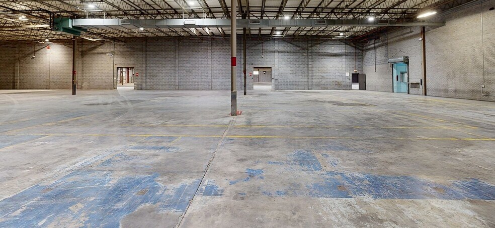 More Photos Of 11707 Steele Creek Rd, Charlotte Manufacturing For Lease
