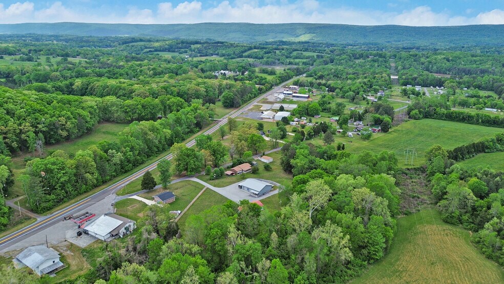 More Photos Of 148 Porter Ln, Spring City Specialty For Sale