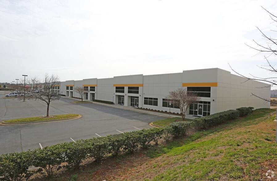 More Photos Of 4015 Shopton Rd, Charlotte Light Manufacturing For Lease