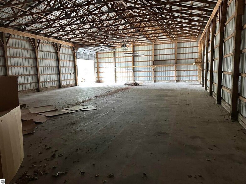 More Photos Of 404 S Park Dr, Kalkaska Warehouse For Lease