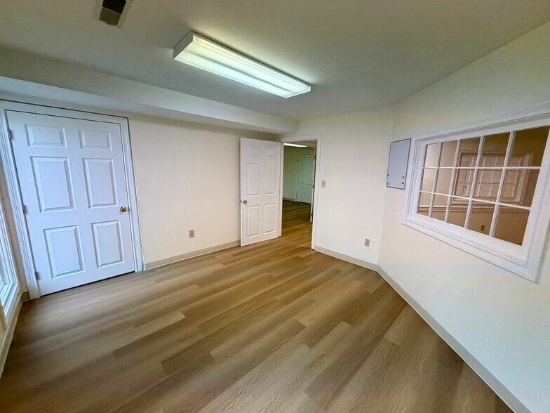 More Photos Of 102 Manor Ave, Bardstown Office For Lease