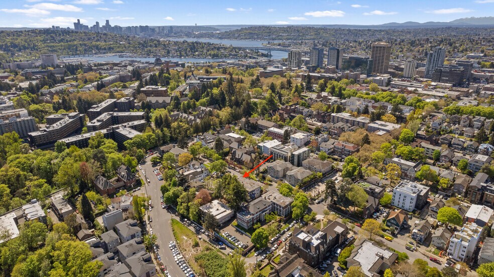 More Photos Of 4626 21st Ave NE, Seattle Sorority Fraternity House For Sale
