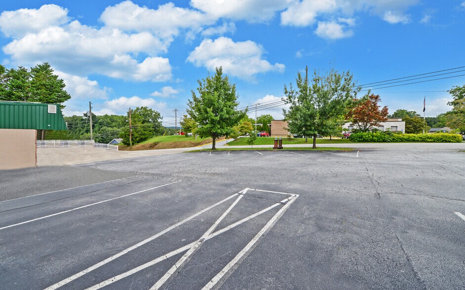 More Photos Of 131 W Savannah St, Toccoa Office For Lease