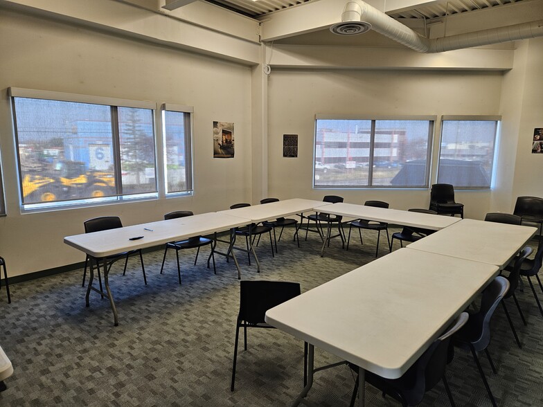 More Photos Of 501 14th Ave, Nisku Warehouse For Lease