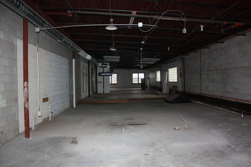 More Photos Of 1735 NW 5th St, Oklahoma City Warehouse For Sale