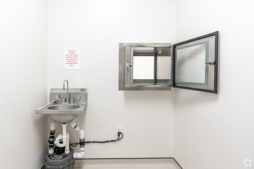 More Photos Of 4233 Technology Dr, Durham Research And Development For Lease