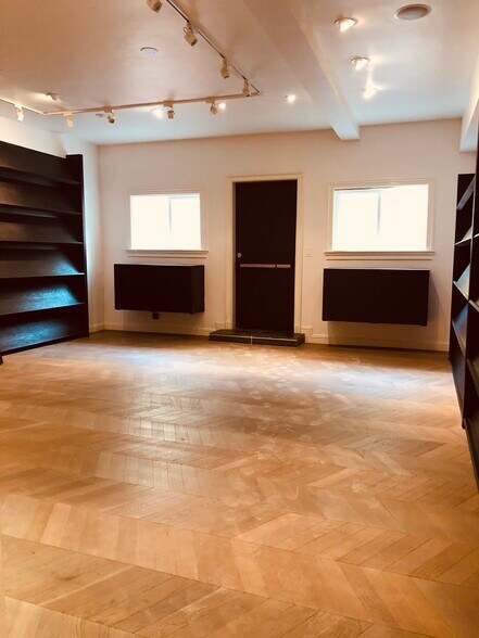 More Photos Of 912 N La Cienega Blvd, Los Angeles Loft Creative Space For Lease