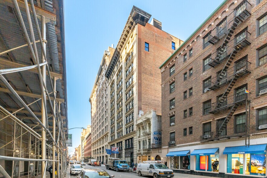 More Photos Of 3-7 W 22nd St, New York Office For Sale