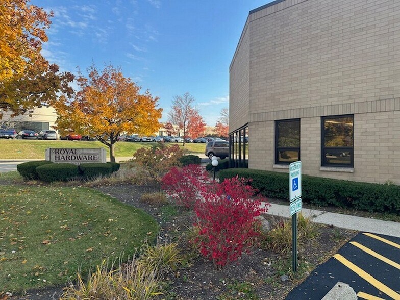 More Photos Of 280-290 Industrial Dr, Wauconda Warehouse For Lease