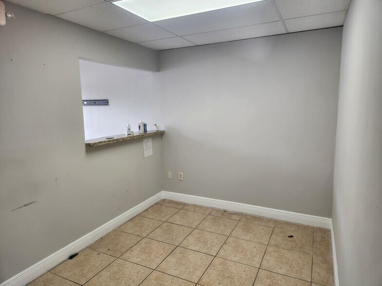 More Photos Of 1410 SW 1st St, Miami General Retail For Lease