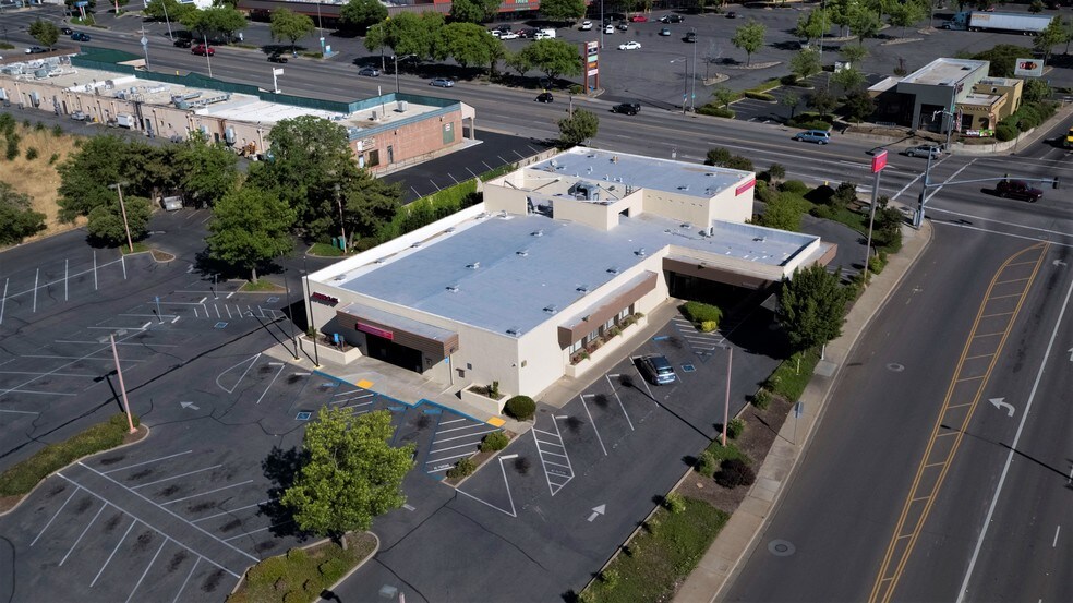 More Photos Of 1820 Oro Dam Blvd E, Oroville Bank For Lease