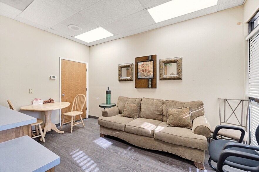 More Photos Of 1260 E Almond Ave, Madera Medical For Sale