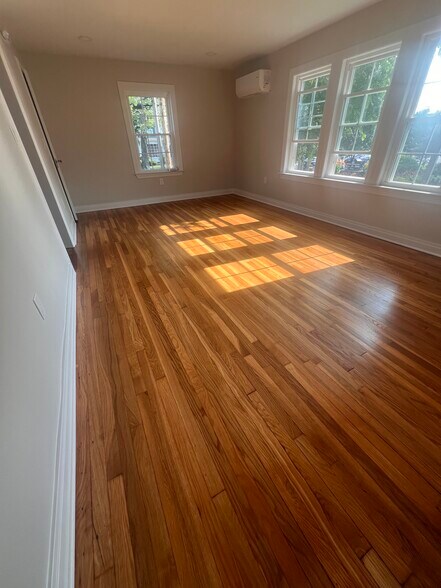 More Photos Of 135 Main St, Chatham Medical For Lease