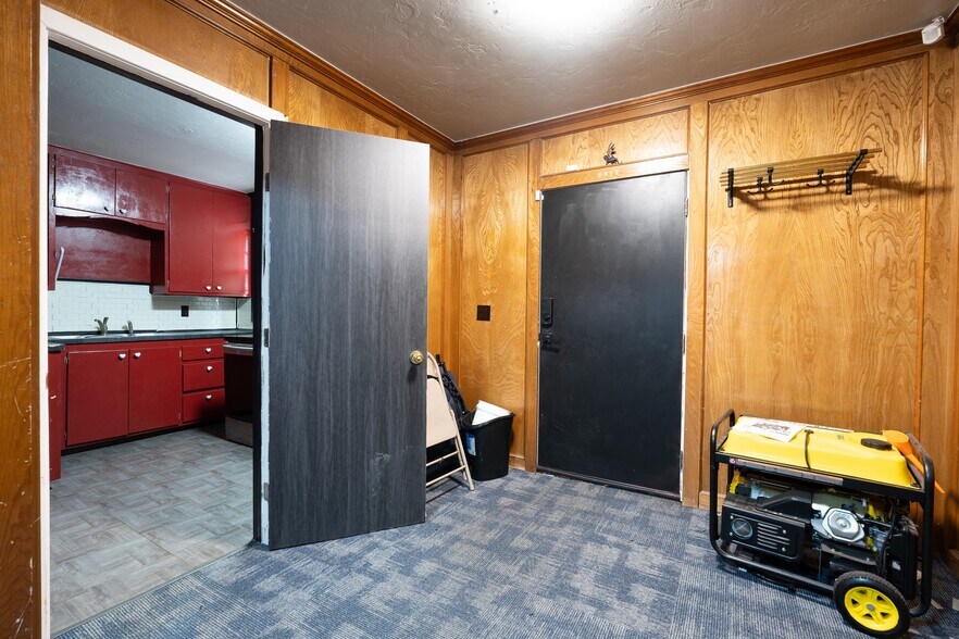 More Photos Of 3501 N Rockwell Ave, Bethany Office For Sale