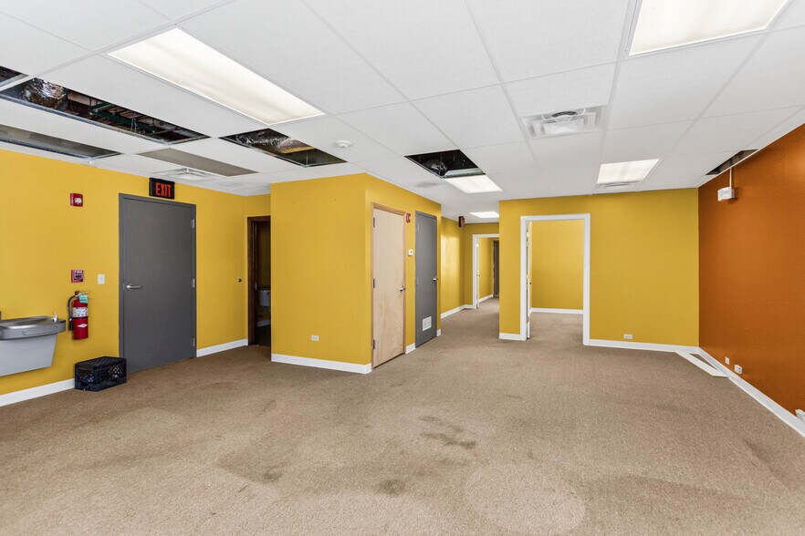 More Photos Of 2202-2230 W Algonquin Rd, Rolling Meadows General Retail For Sale